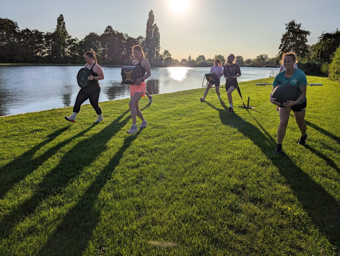 Bootcamp Hoornaar bij zonsondergang aan Natuurbad De Donk