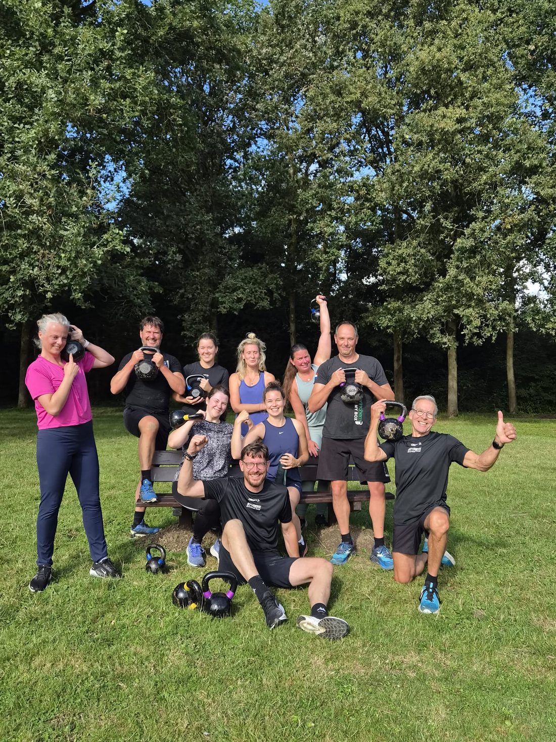 Kettlebell groepstraining van CrossFit Gorinchem in het Lingebos