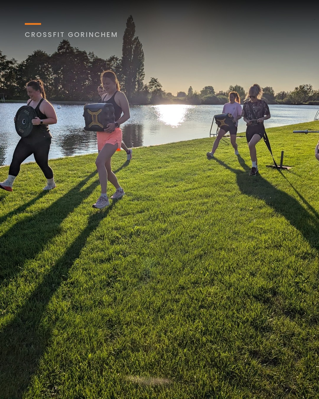 Bootcamp in Hoornaar bij zonsondergang aan het water