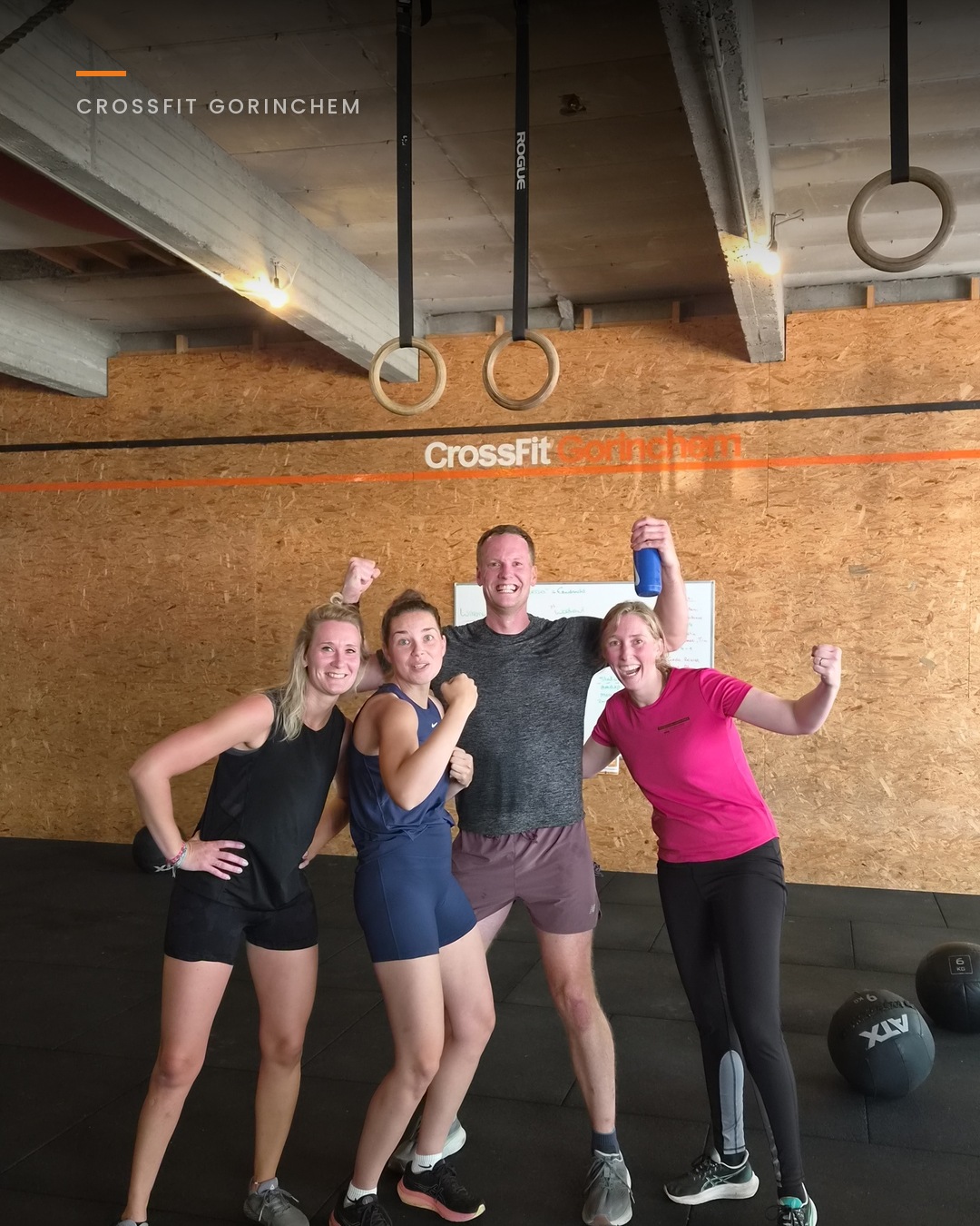 Leden van CrossFit Gorinchem samen in de box na een training