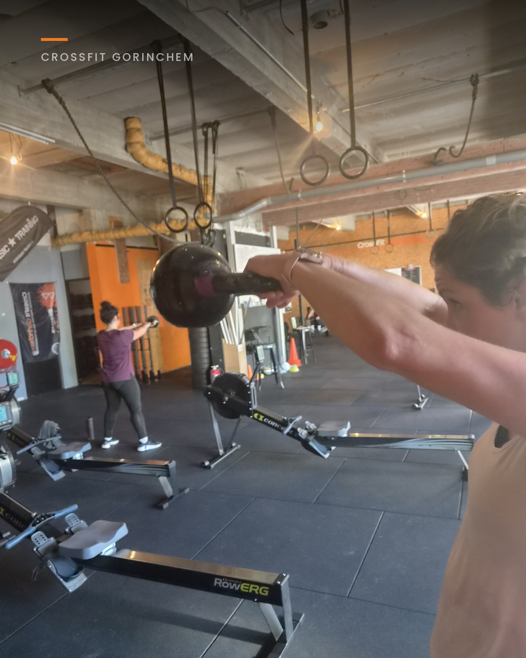 Close-up van de greep tijdens een kettlebell swing