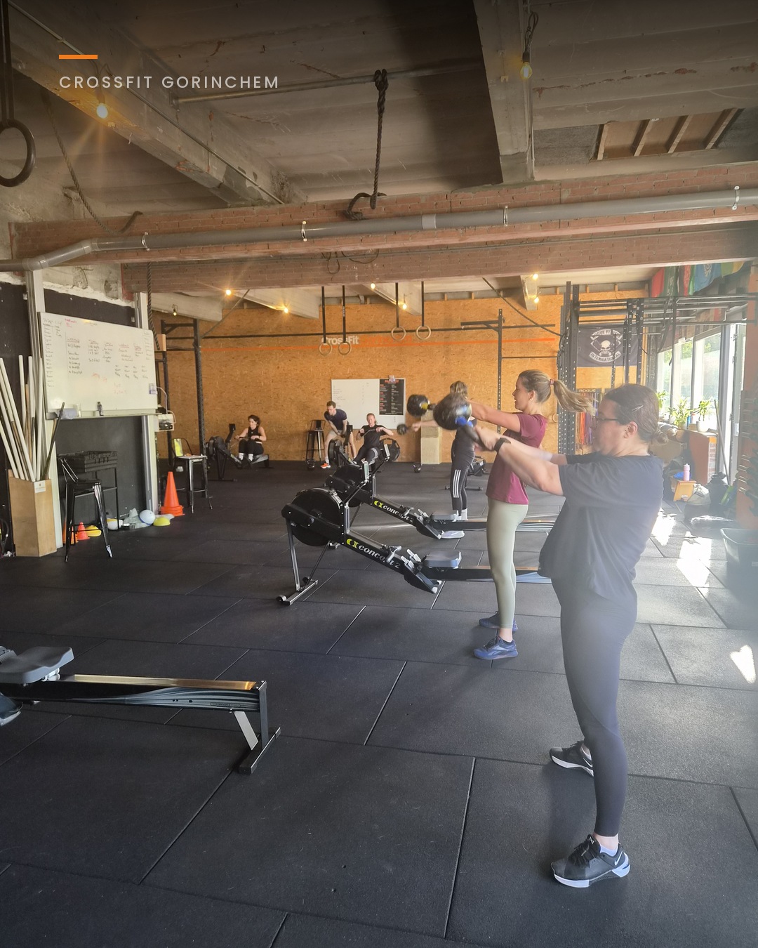 Russian kettlebell swing, de bel stopt op borsthoogte
